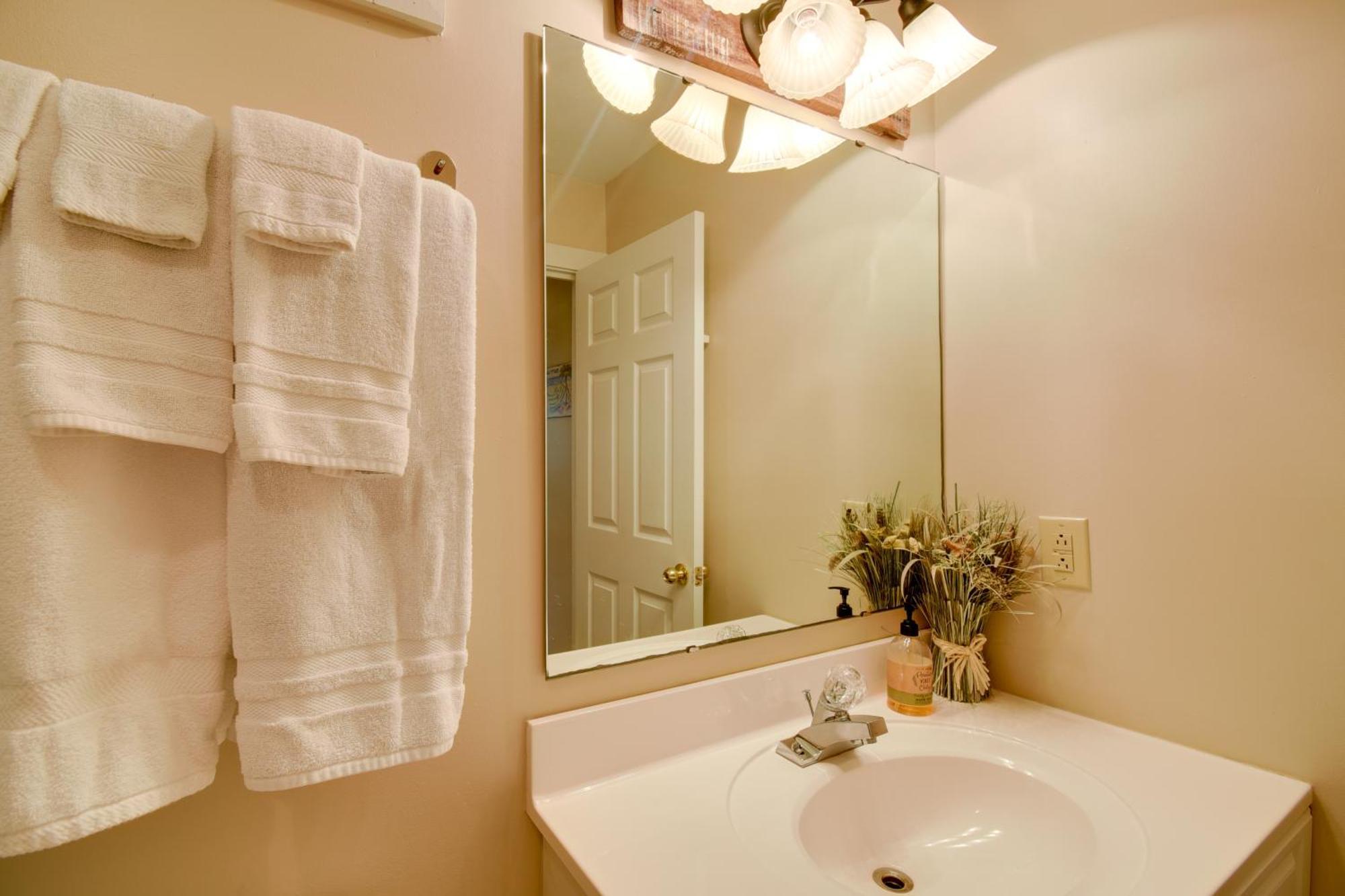 Ocean Isle Apartment With Balcony, 1 Mi To Beach! Ocean Isle Beach Eksteriør billede